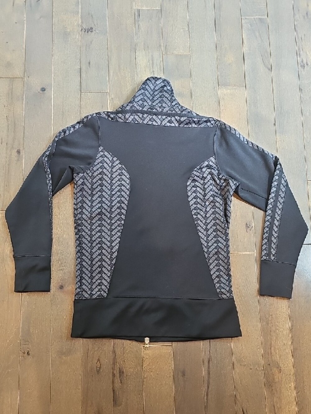 Vintage Nike Women's Black Full-Zip Track Jacket with Gray Pattern, Medium - Picture 3 of 11